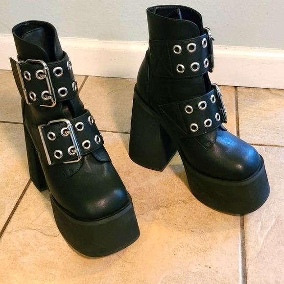 Dolls Kill Shoes - Dolls Kill Buckle Platform Boots, 6M